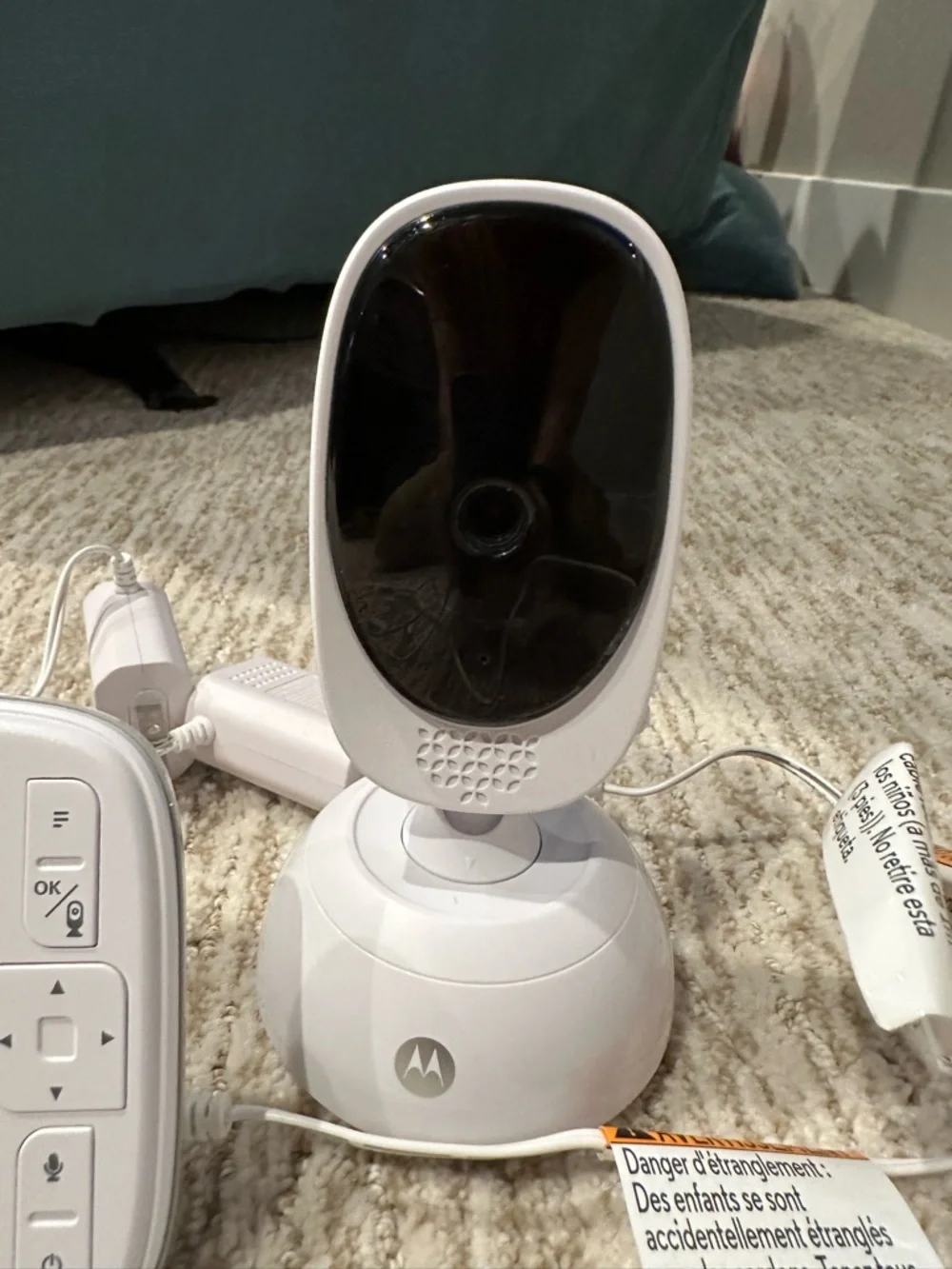 Motorola Bliss54 White Video Baby Monitor with Camera and Stand